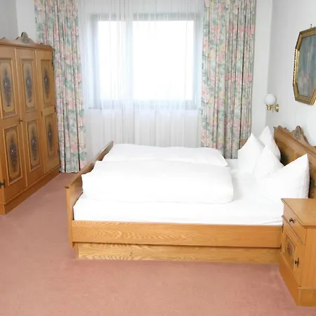 Zum Stemplinger Hansl فندق هاوتسنبرغ